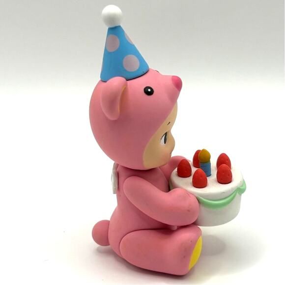 Sonny Angel Authentic BD Cake Hug, Birthday Gift Bear Series Mini Figure - NEW - Picture 4 of 5